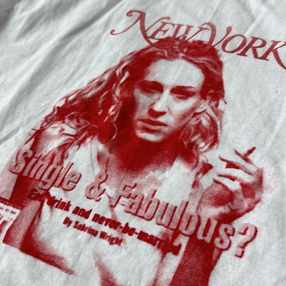 NWOT Sex and the City T-shirt of 
Carrie Bradshaw cover New York Magazine - Picture 4 of 11